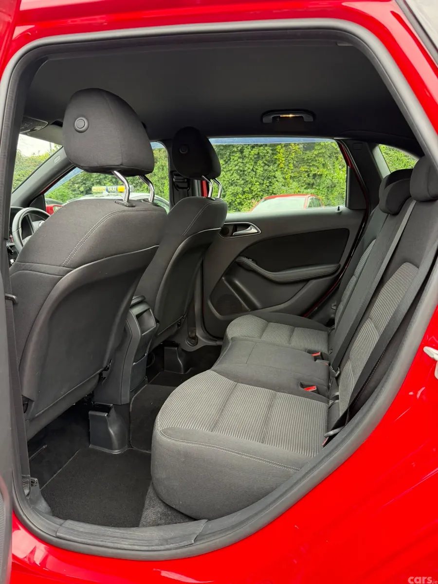 Mercedes-Benz B-Class MPV, Petrol, 2015, Red