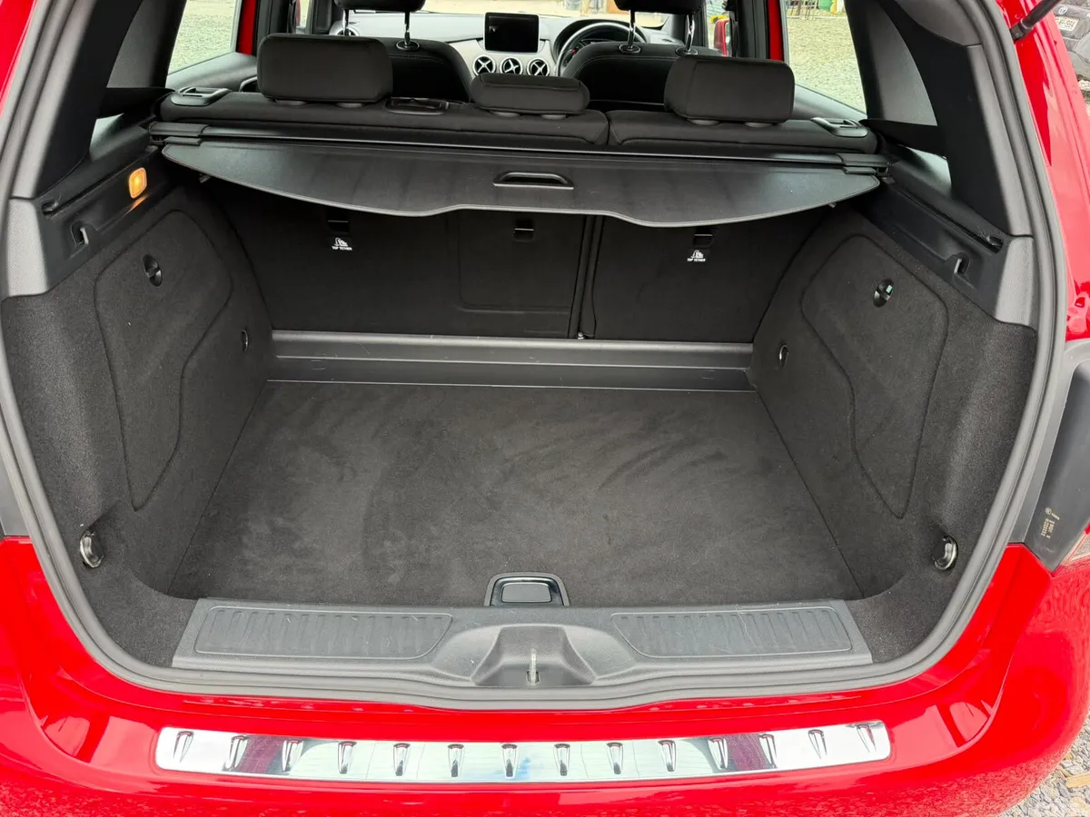 Mercedes-Benz B-Class MPV, Petrol, 2015, Red