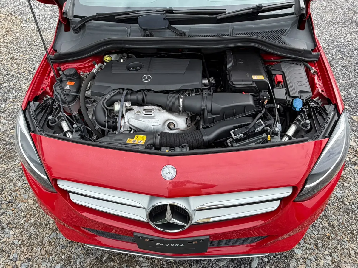 Mercedes-Benz B-Class MPV, Petrol, 2015, Red