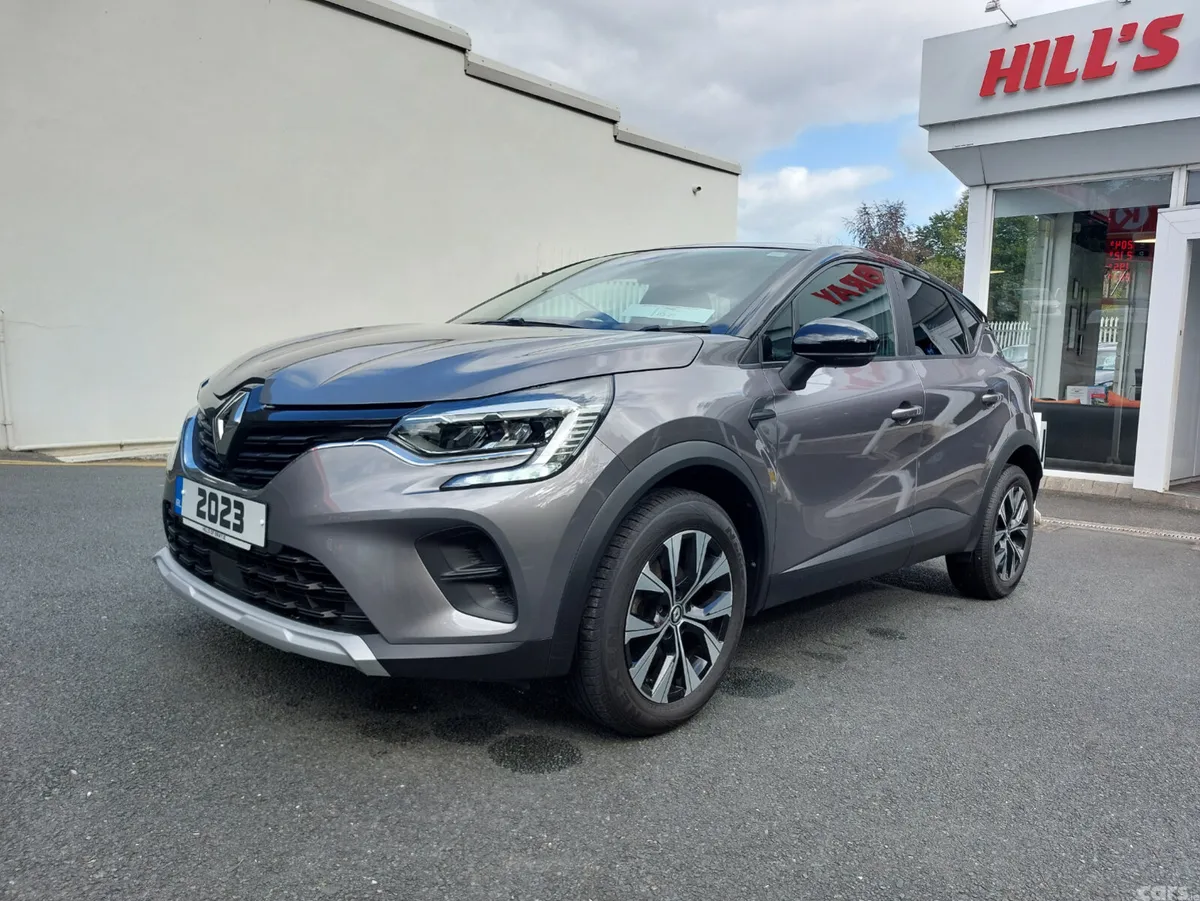 Renault Captur SUV, Petrol, 2023, Grey