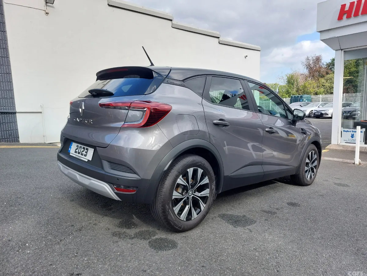 Renault Captur SUV, Petrol, 2023, Grey