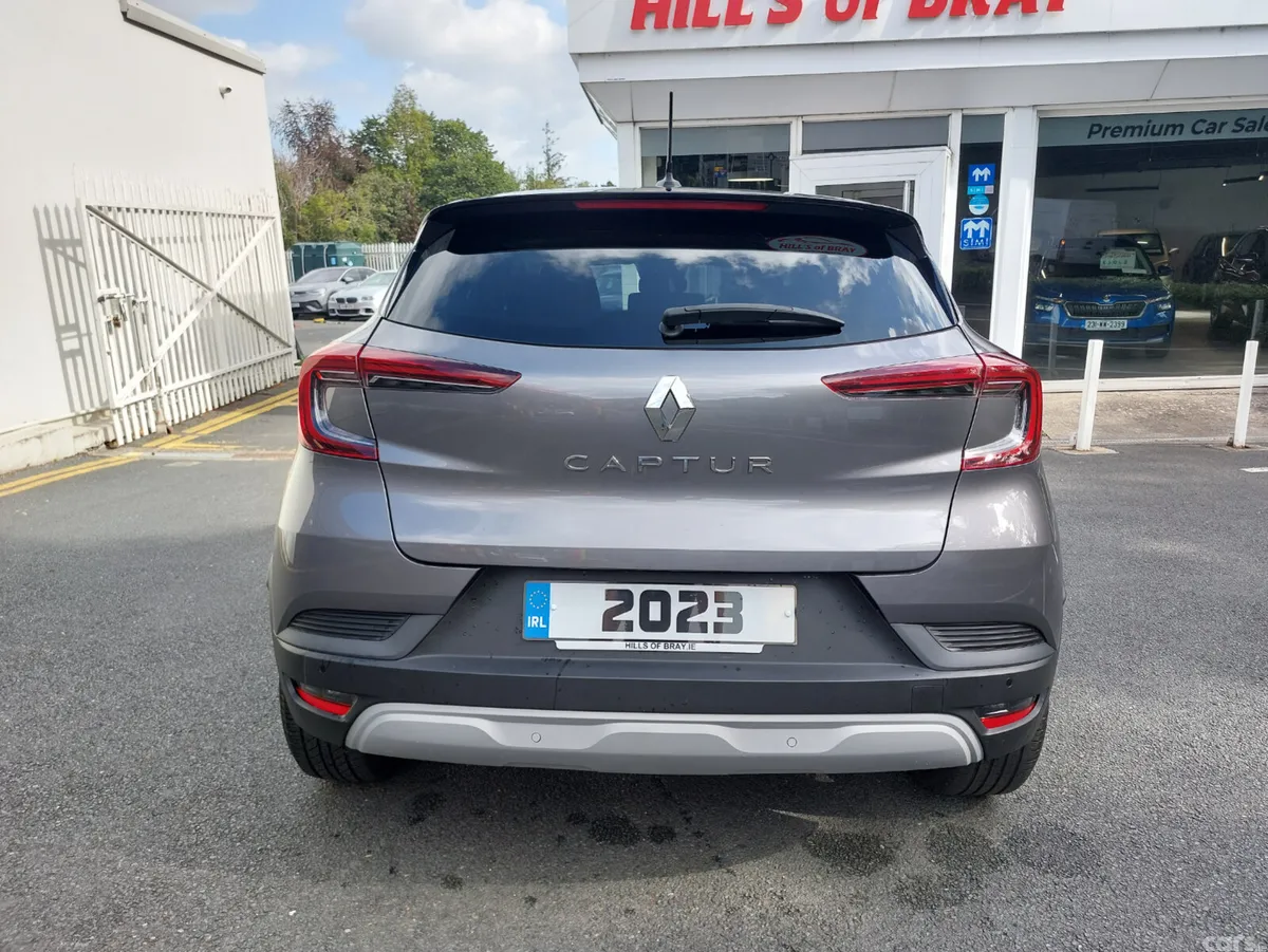 Renault Captur SUV, Petrol, 2023, Grey