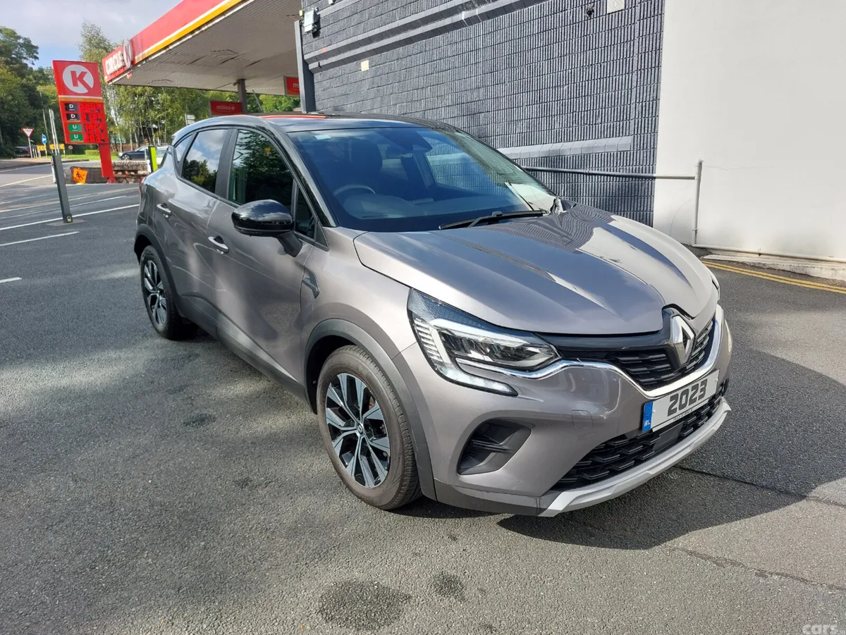 Renault Captur SUV, Petrol, 2023, Grey