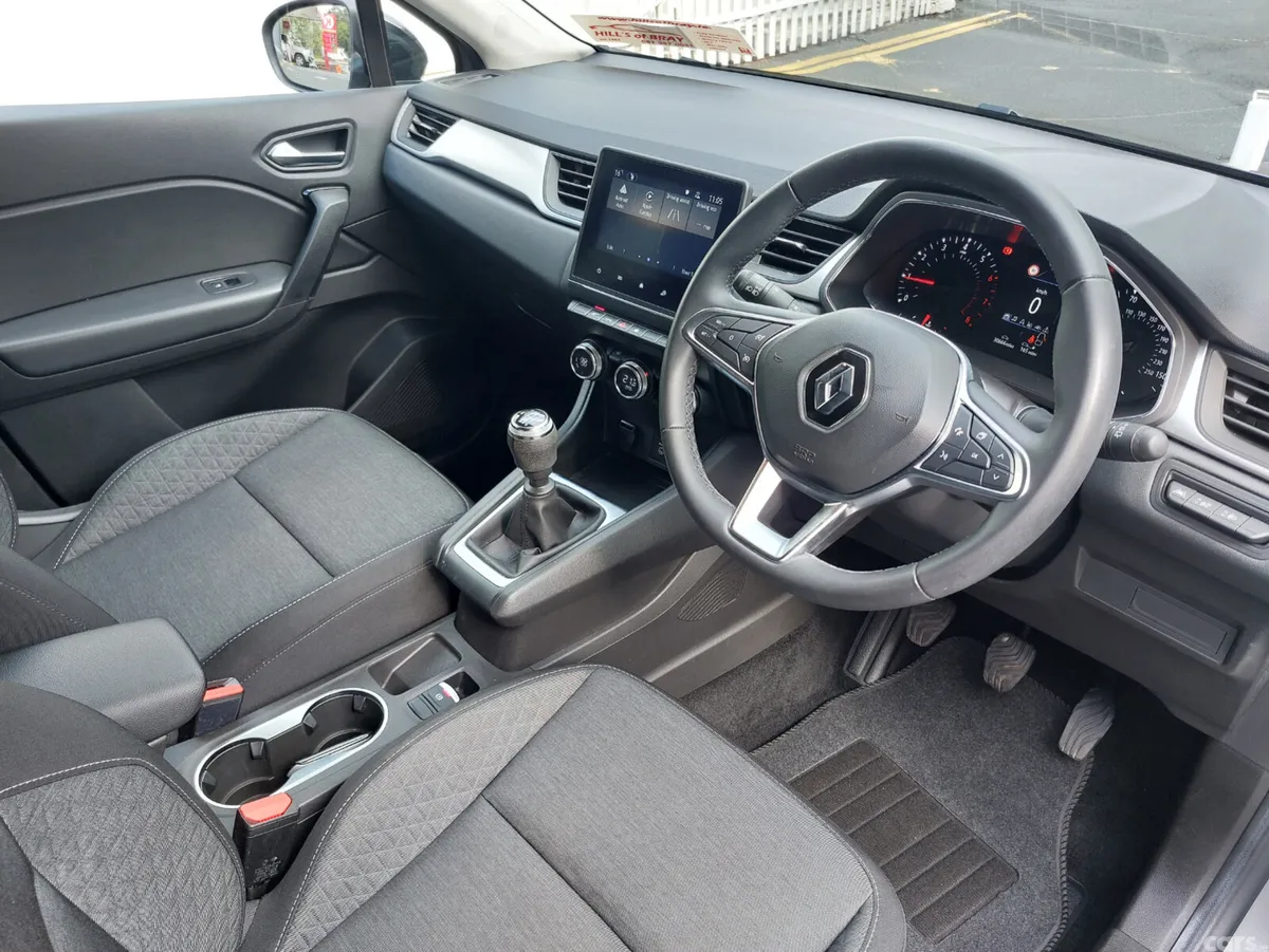 Renault Captur SUV, Petrol, 2023, Grey