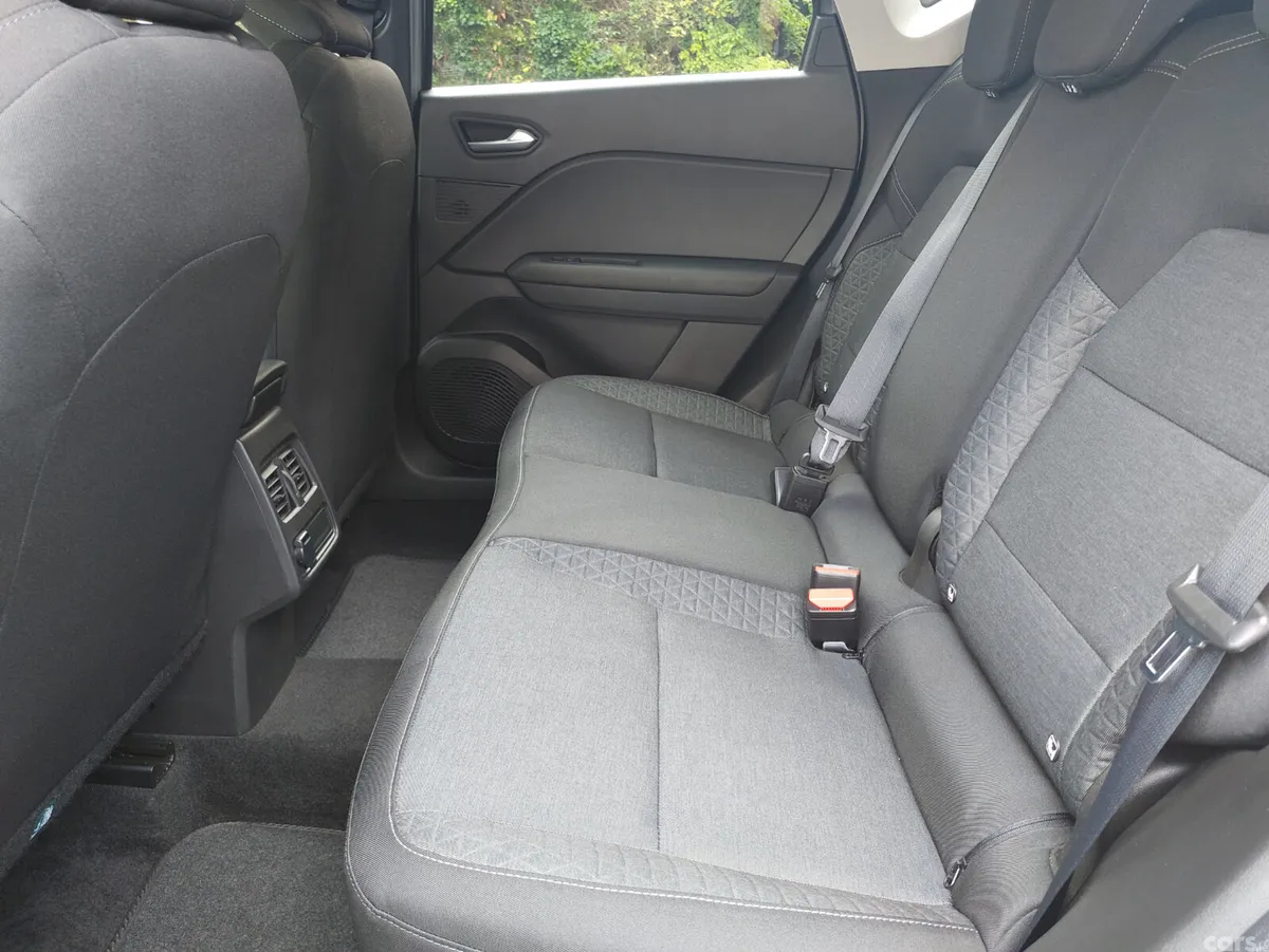Renault Captur SUV, Petrol, 2023, Grey