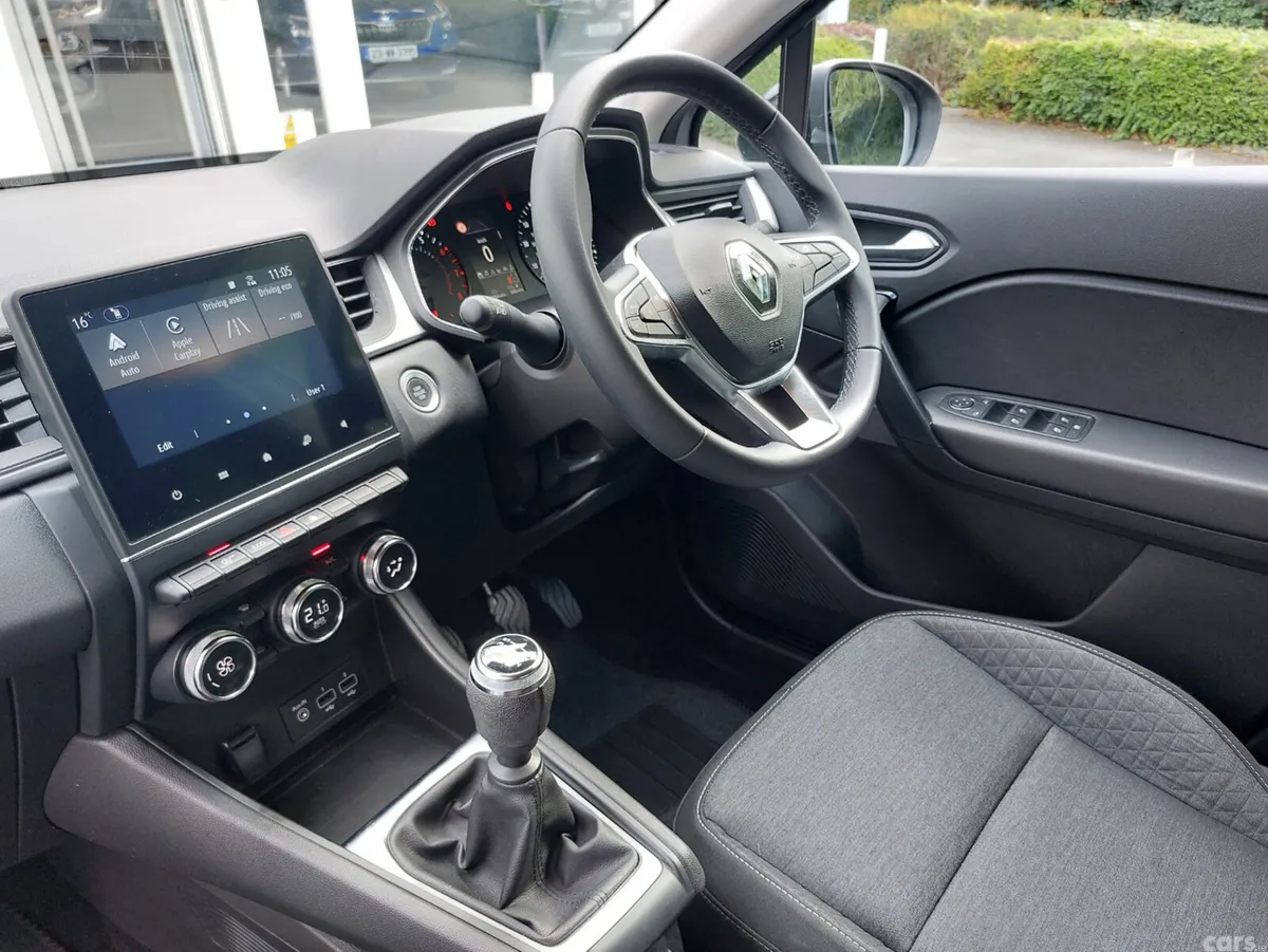 Renault Captur SUV, Petrol, 2023, Grey