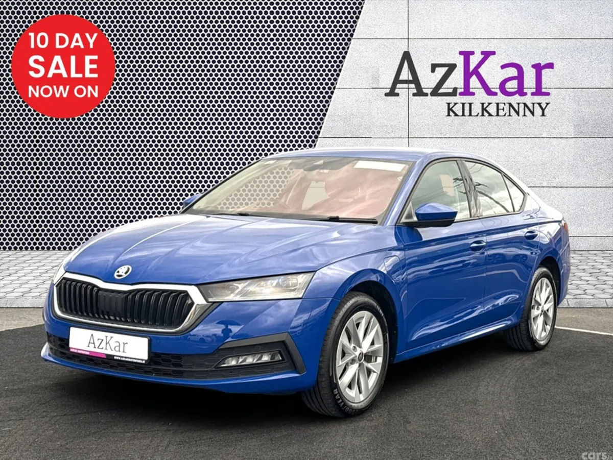 Skoda Octavia Hatchback, Petrol Plug-in Hybrid, 2023, Blue