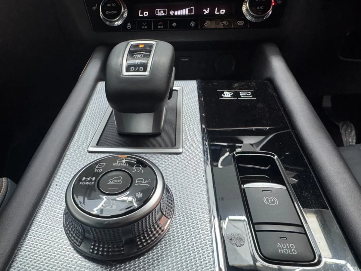 Mitsubishi Outlander SUV, Petrol Plug-in Hybrid, 2024, White