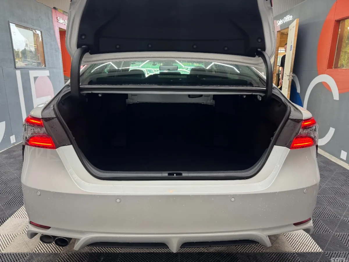 Toyota Camry Saloon, Petrol, 2024, White