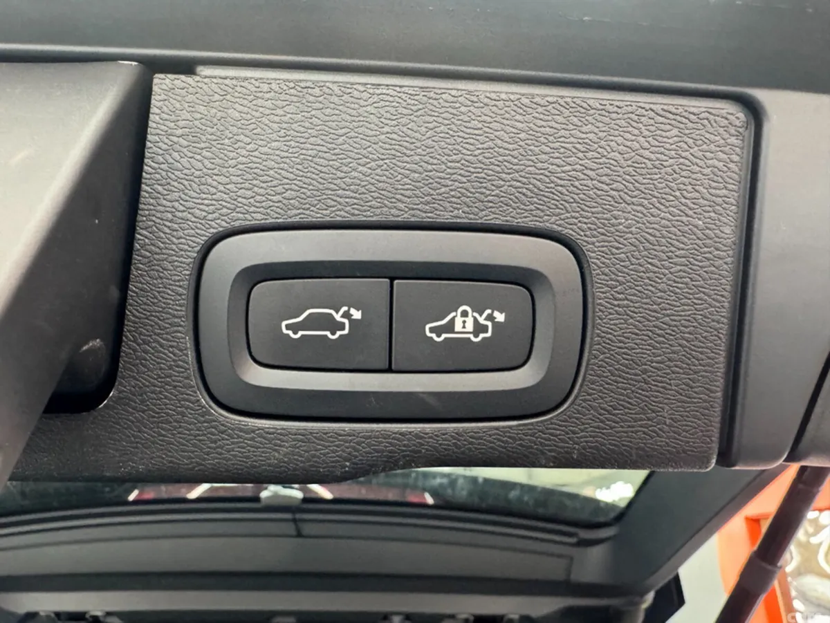 Volvo XC60 SUV, Petrol Hybrid, 2022, Black