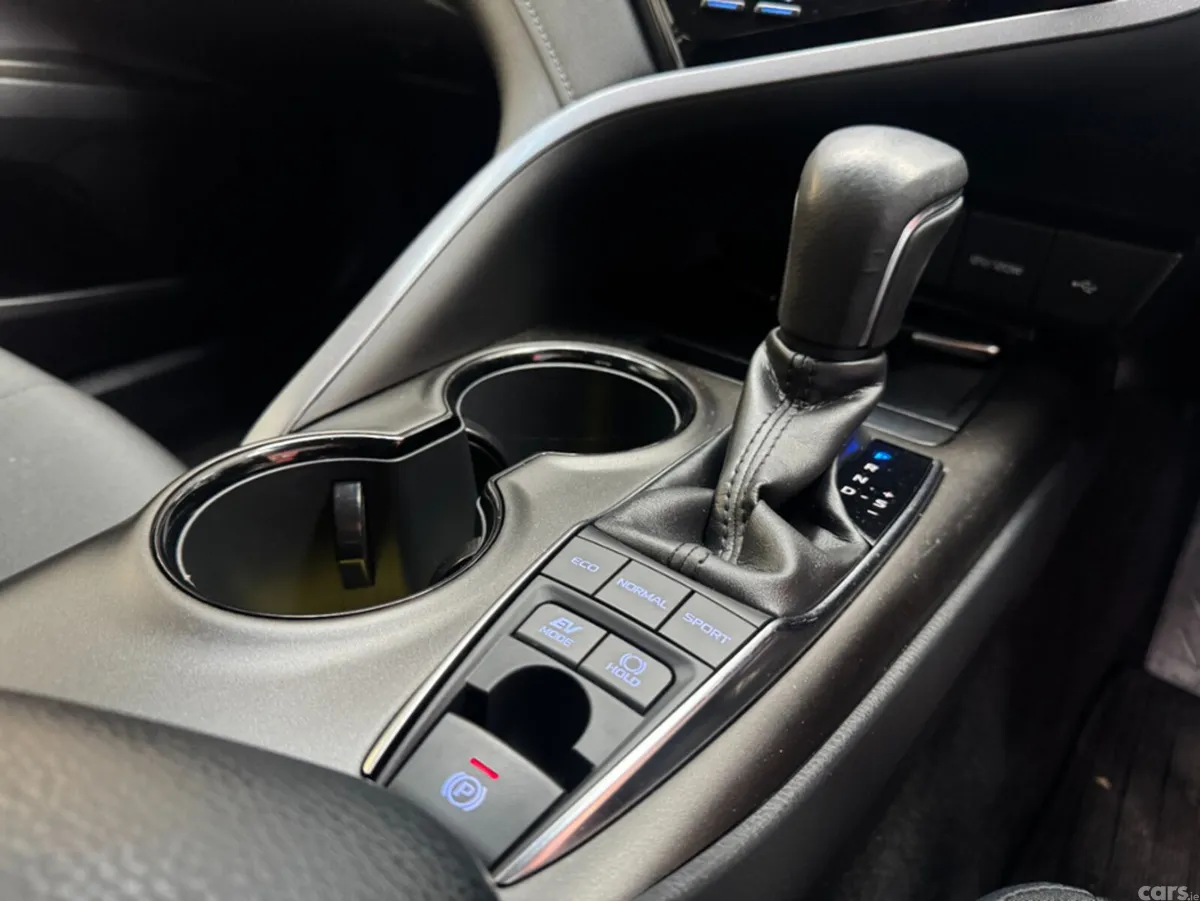 Toyota Camry Saloon, Petrol Hybrid, 2023, Grey