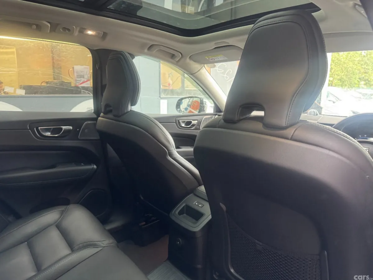 Volvo XC60 SUV, Petrol Hybrid, 2022, Black