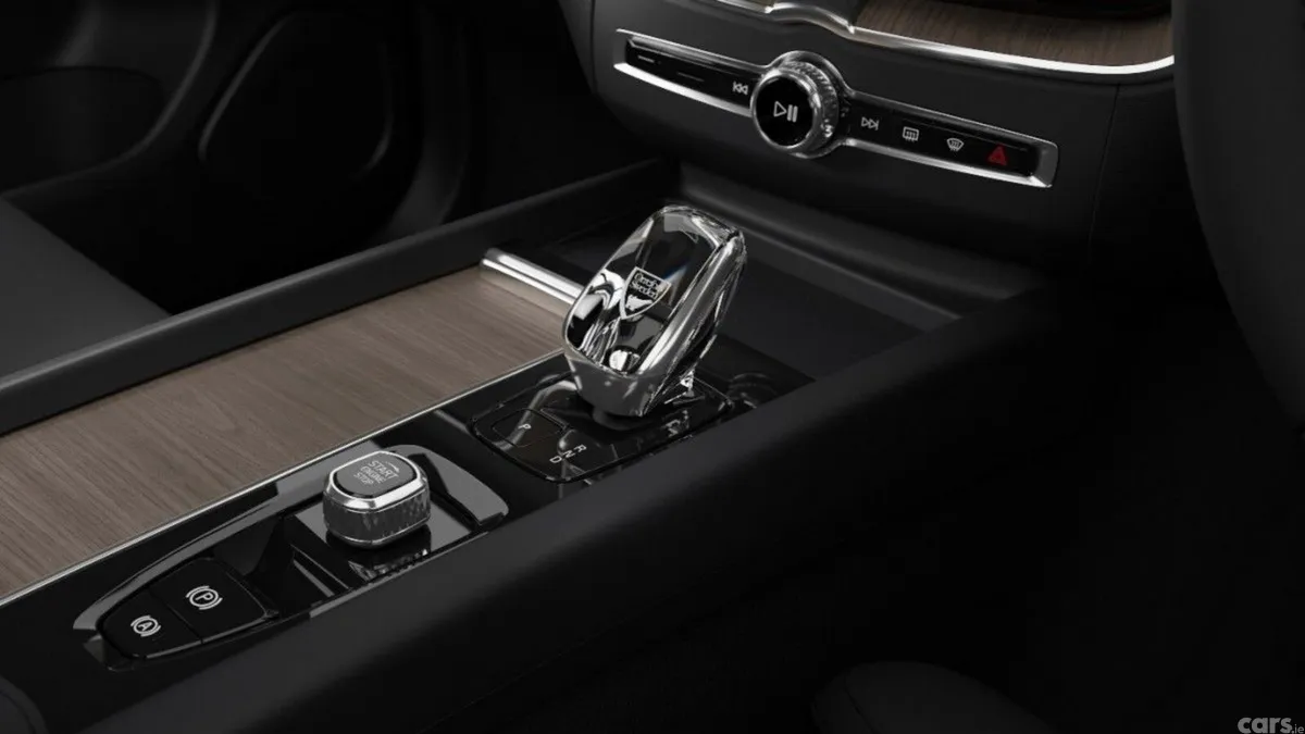 Volvo XC60 SUV, Petrol Plug-in Hybrid, 2026, Black