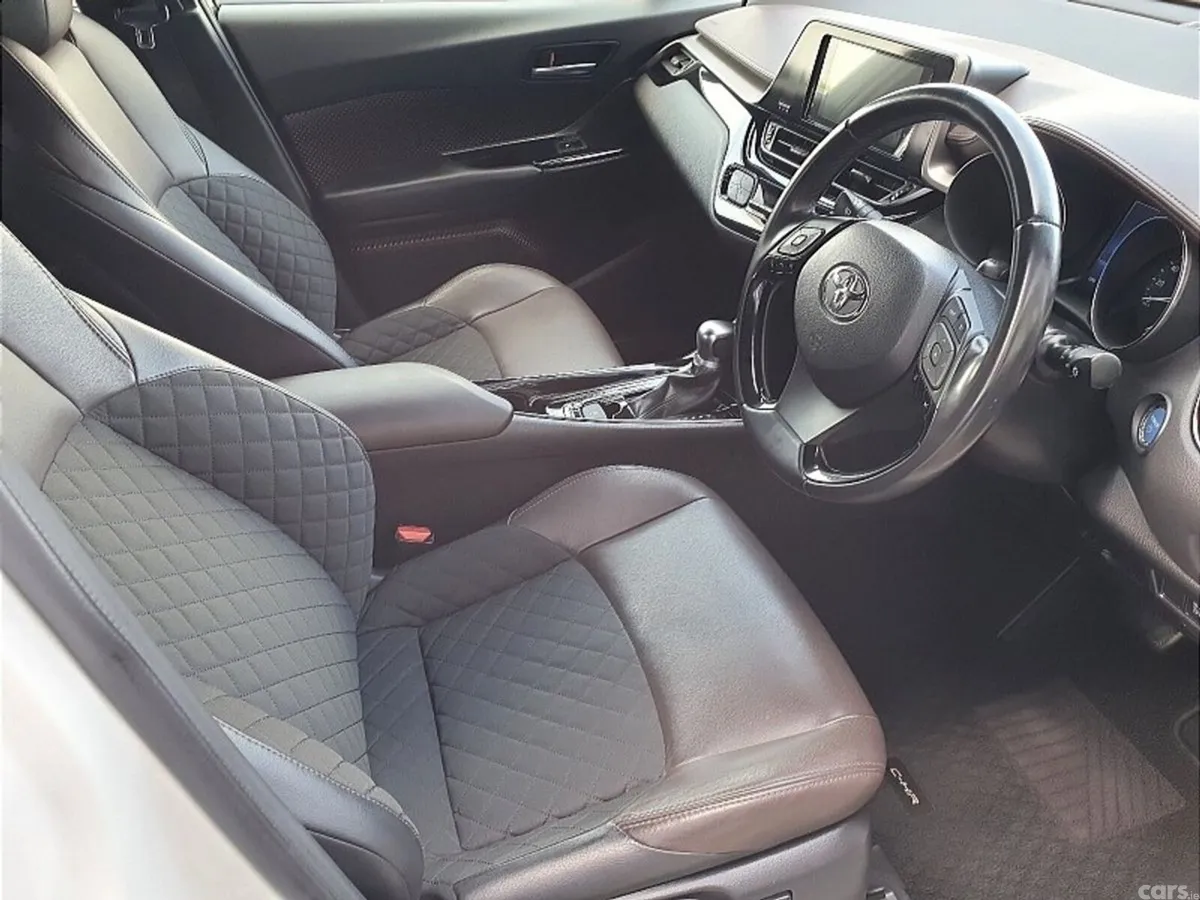 Toyota C-HR SUV, Petrol Hybrid, 2019, White