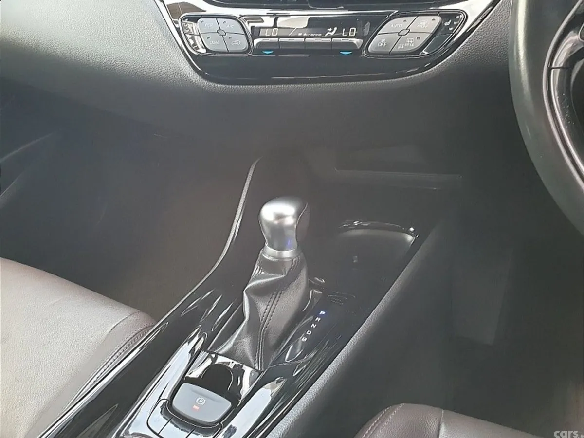 Toyota C-HR SUV, Petrol Hybrid, 2019, White