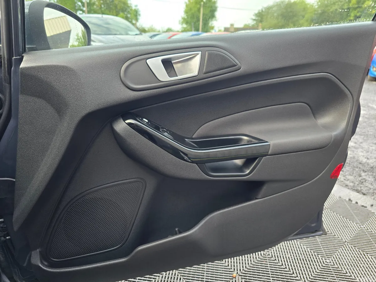 Ford Fiesta Hatchback, Petrol, 2014, Grey