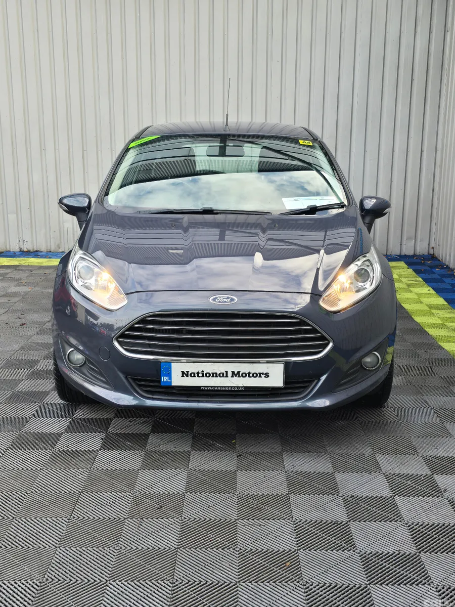 Ford Fiesta Hatchback, Petrol, 2014, Grey