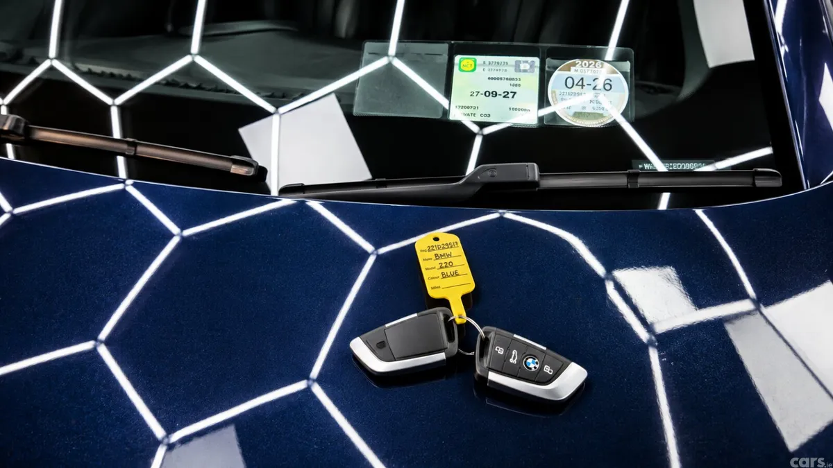 BMW 5-Series Saloon, Petrol Plug-in Hybrid, 2017, Blue