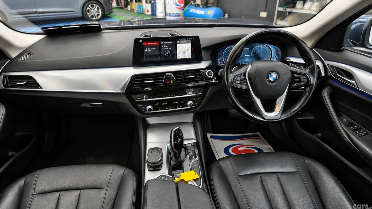 BMW 5-Series Saloon, Petrol Plug-in Hybrid, 2017, Blue