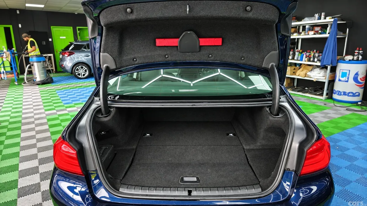 BMW 5-Series Saloon, Petrol Plug-in Hybrid, 2017, Blue