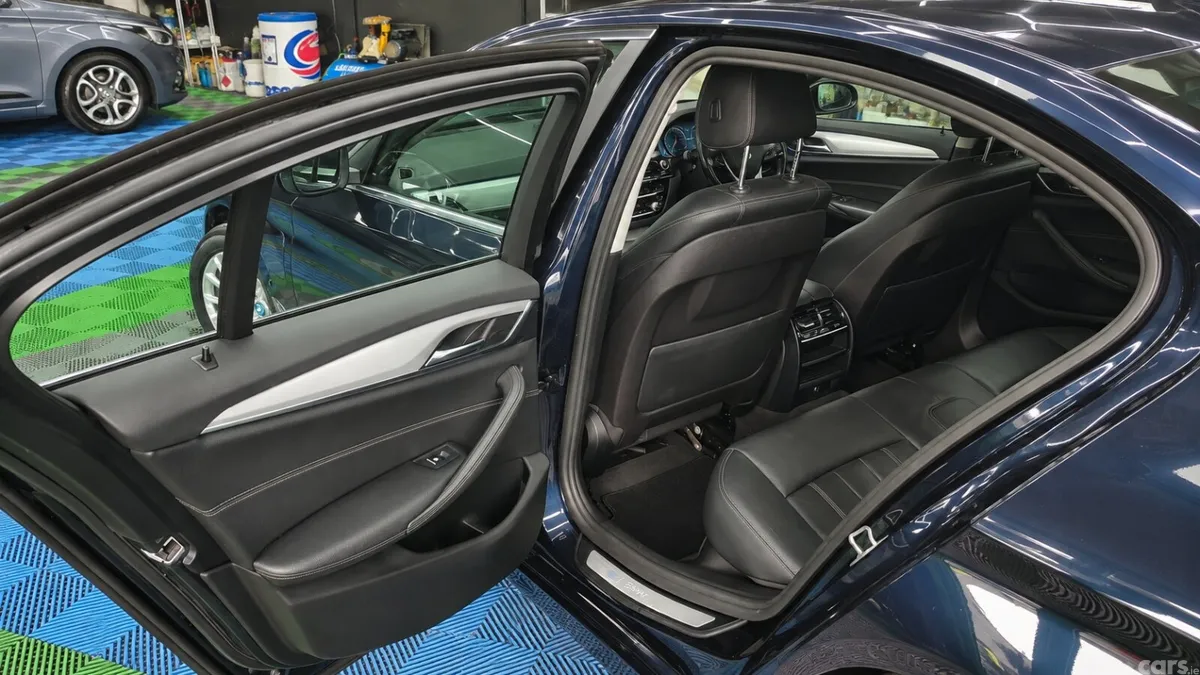 BMW 5-Series Saloon, Petrol Plug-in Hybrid, 2017, Blue