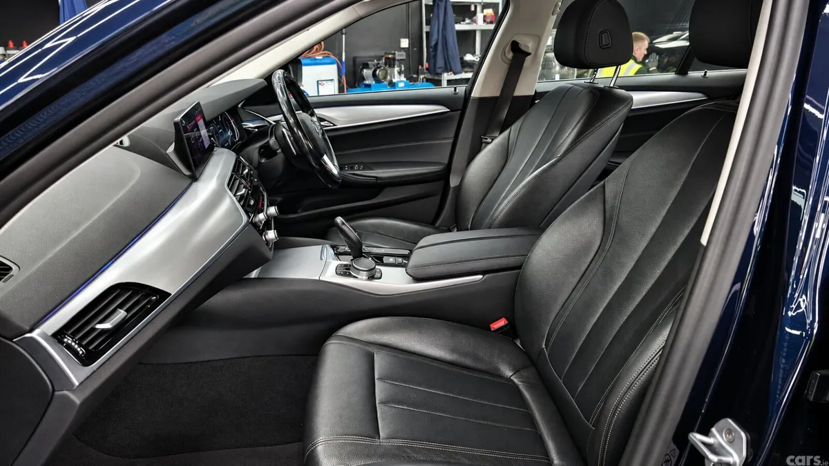 BMW 5-Series Saloon, Petrol Plug-in Hybrid, 2017, Blue