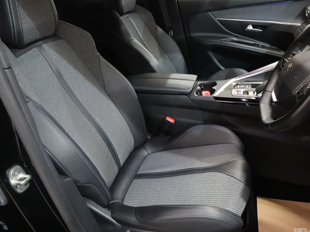 Peugeot 3008 Hatchback, Petrol Plug-in Hybrid, 2023, Black