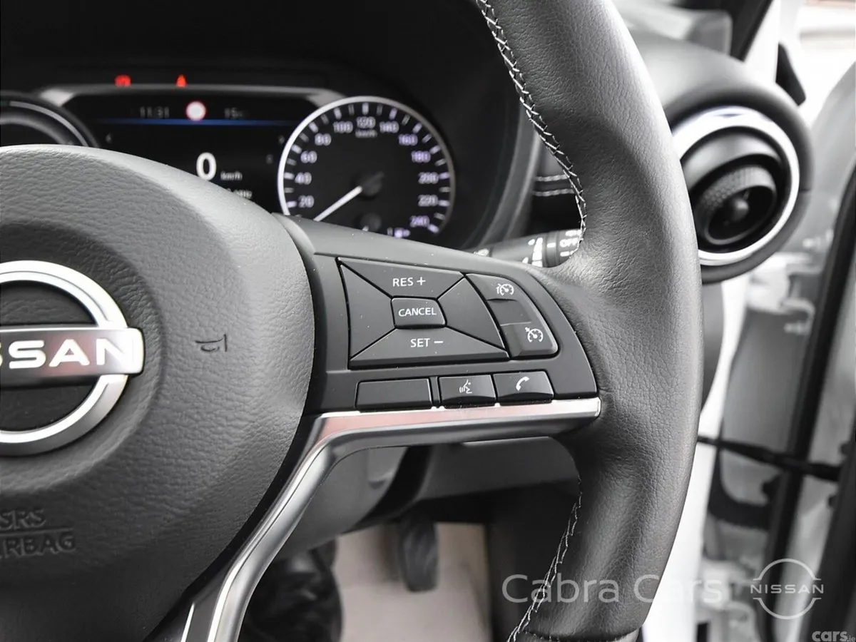 Nissan Juke SUV, Petrol Hybrid, 2025, White