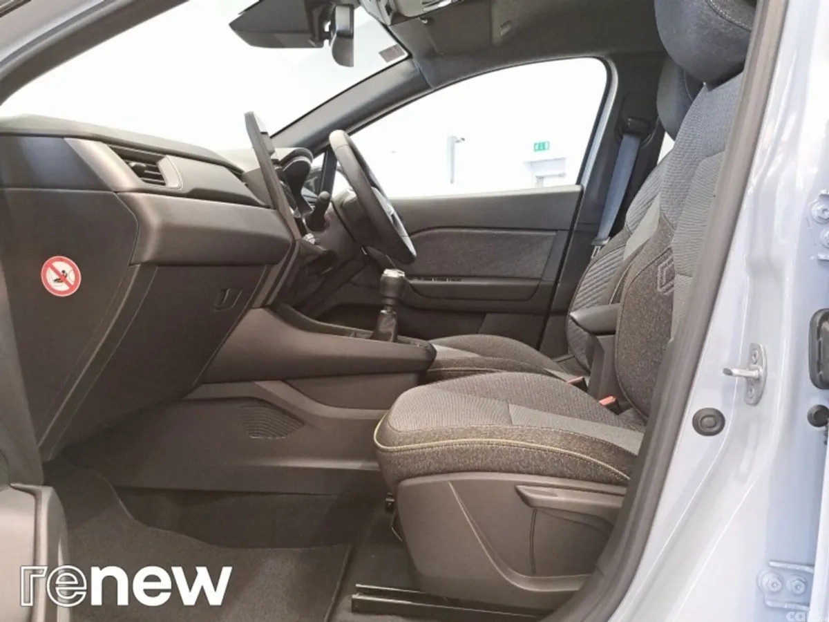 Renault Captur SUV, Petrol, 2026, Grey