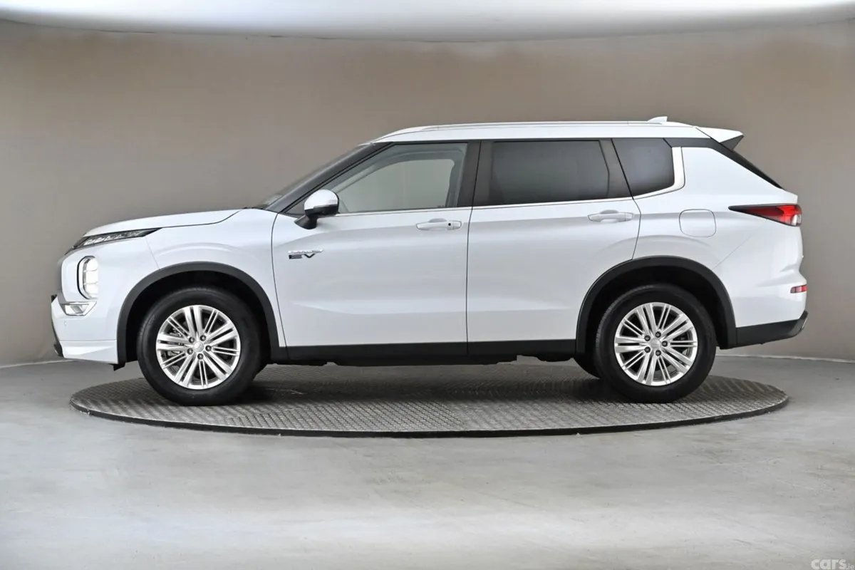 Mitsubishi Outlander SUV, Petrol Plug-in Hybrid, 2022, White