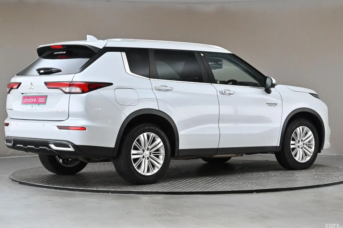 Mitsubishi Outlander SUV, Petrol Plug-in Hybrid, 2022, White