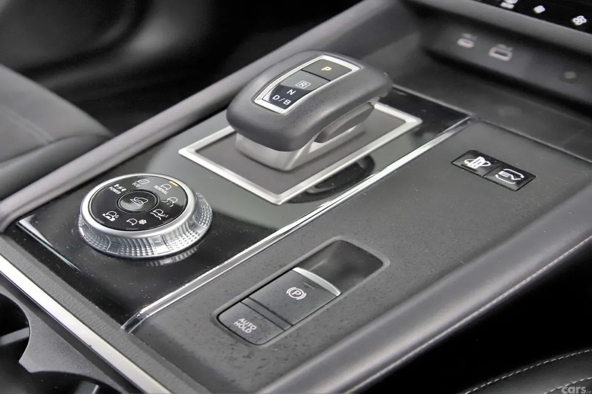 Mitsubishi Outlander SUV, Petrol Plug-in Hybrid, 2022, White