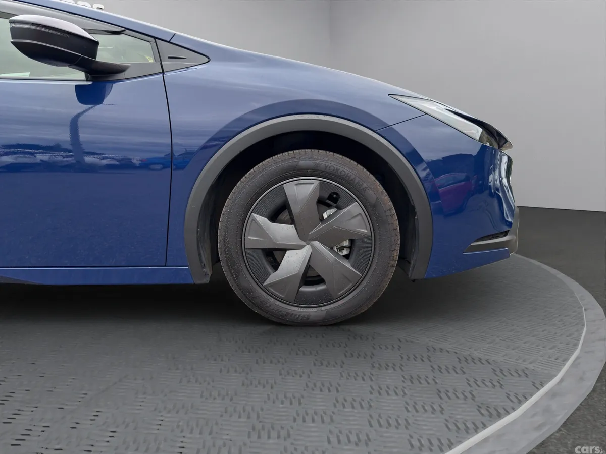 Toyota Prius Saloon, Petrol Hybrid, 2023, Blue