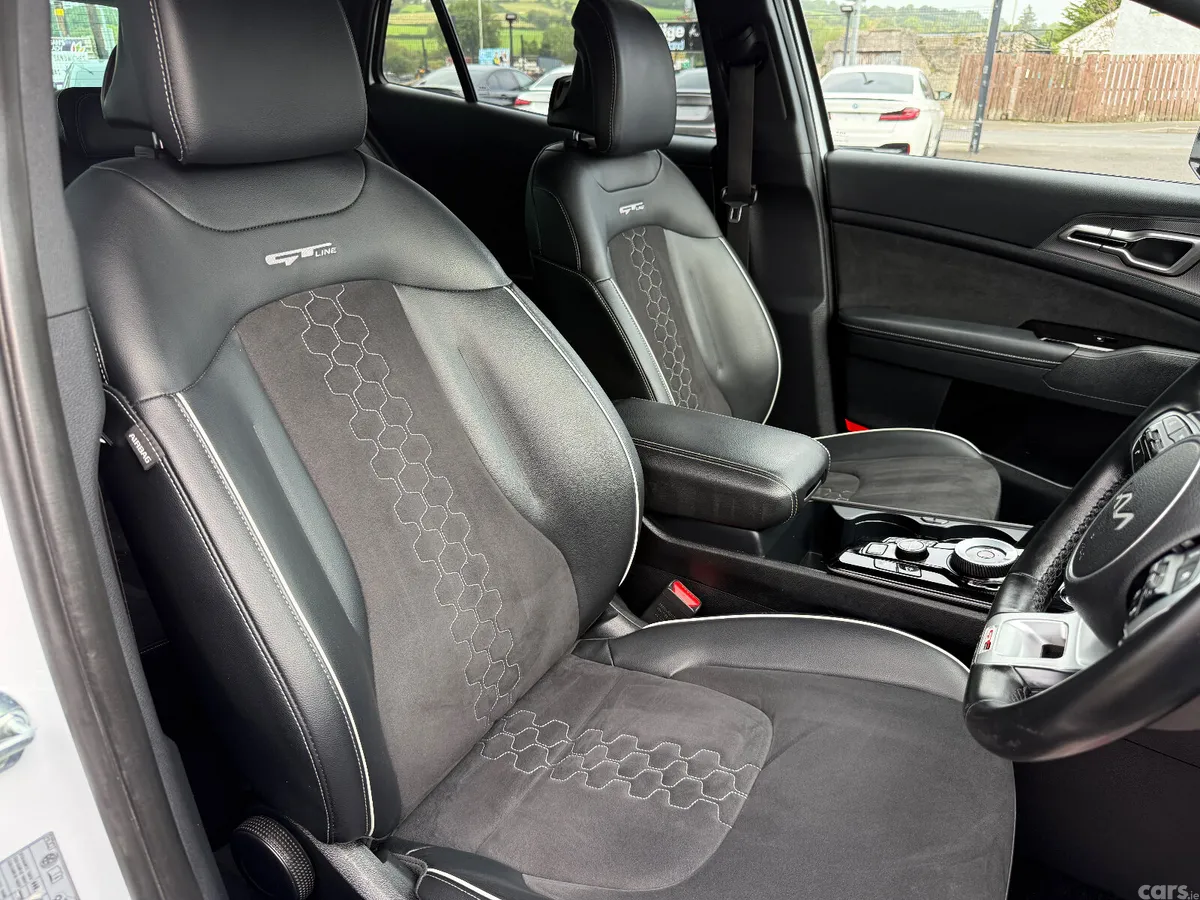 Kia Sportage SUV, Petrol Hybrid, 2023, White