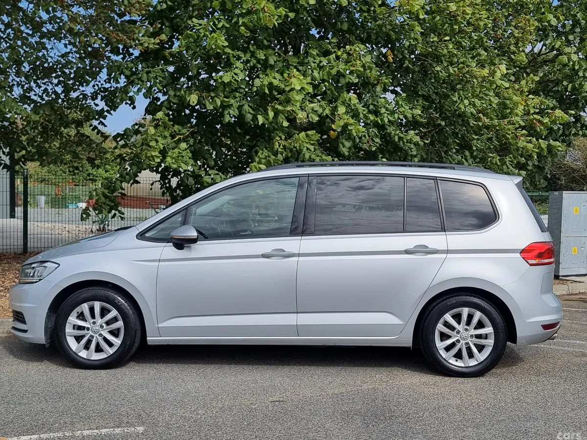 Volkswagen Touran MPV, Petrol, 2016, Silver