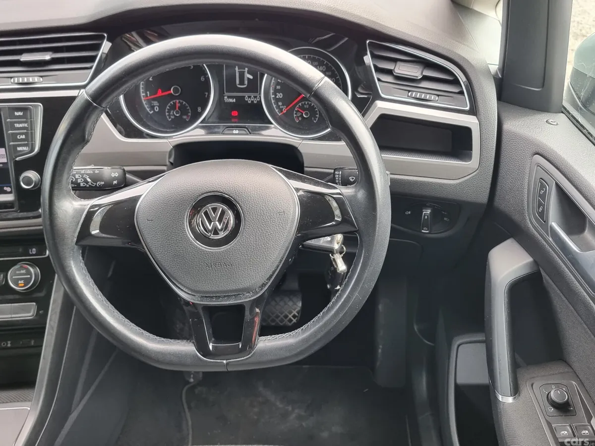 Volkswagen Touran MPV, Petrol, 2016, Silver