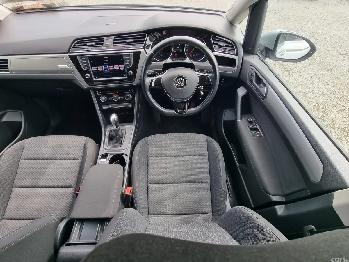 Volkswagen Touran MPV, Petrol, 2016, Silver