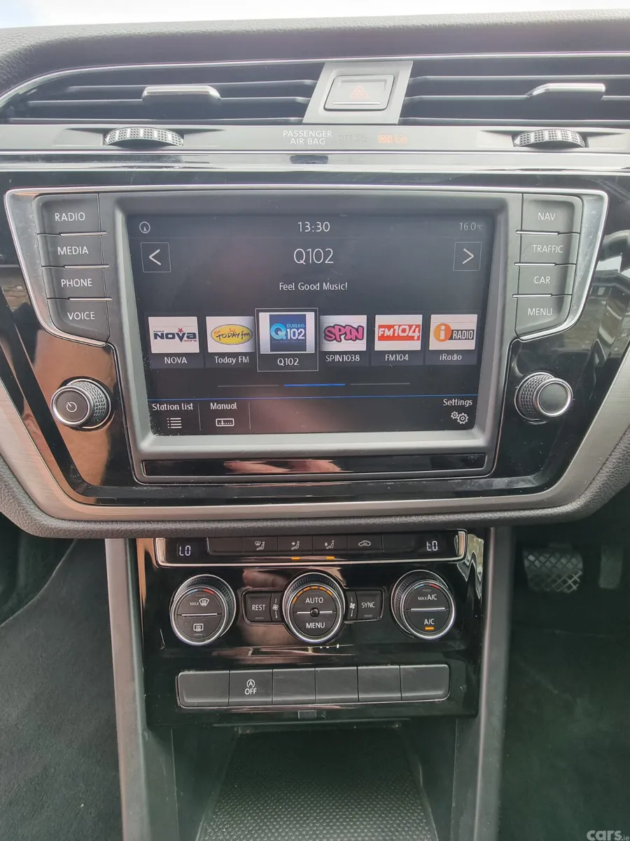 Volkswagen Touran MPV, Petrol, 2016, Silver