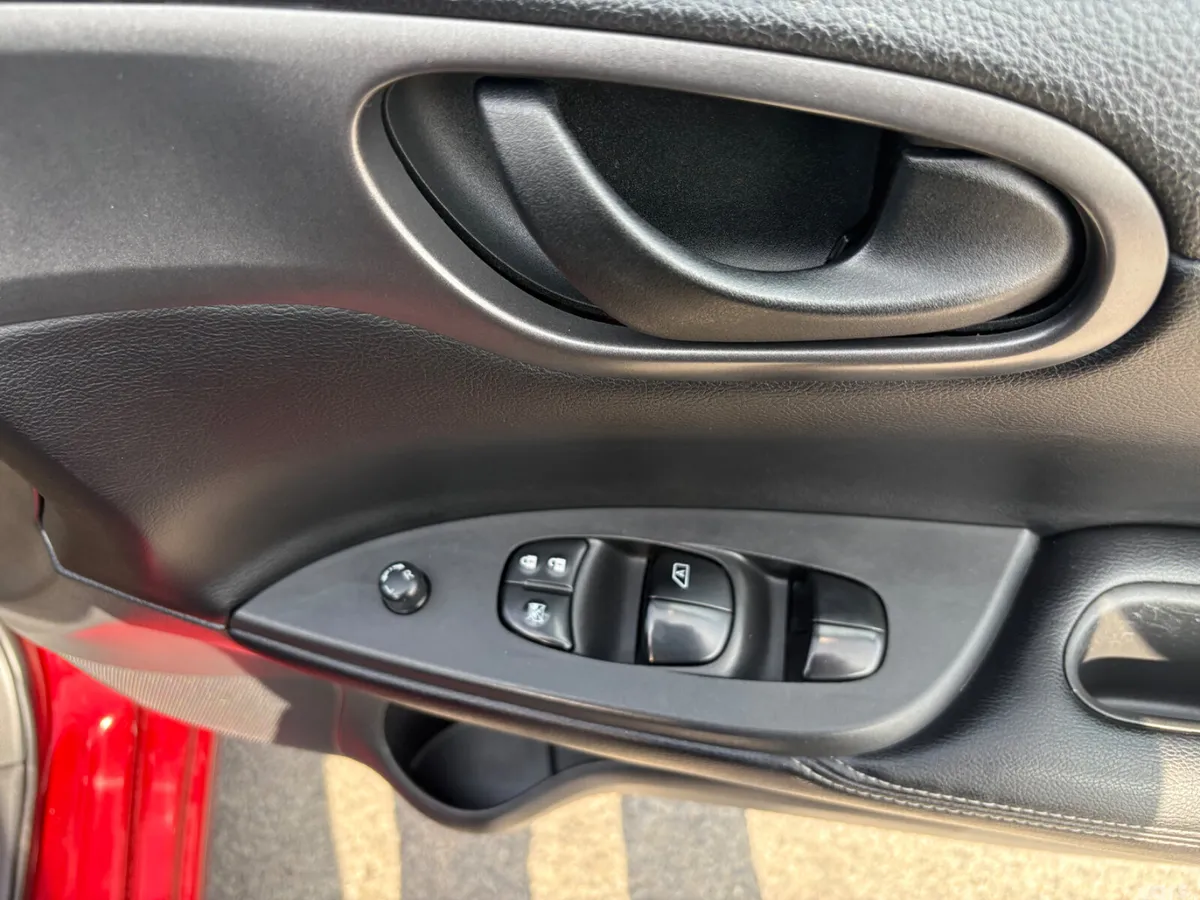 Nissan Pulsar Hatchback, Diesel, 2015, Red