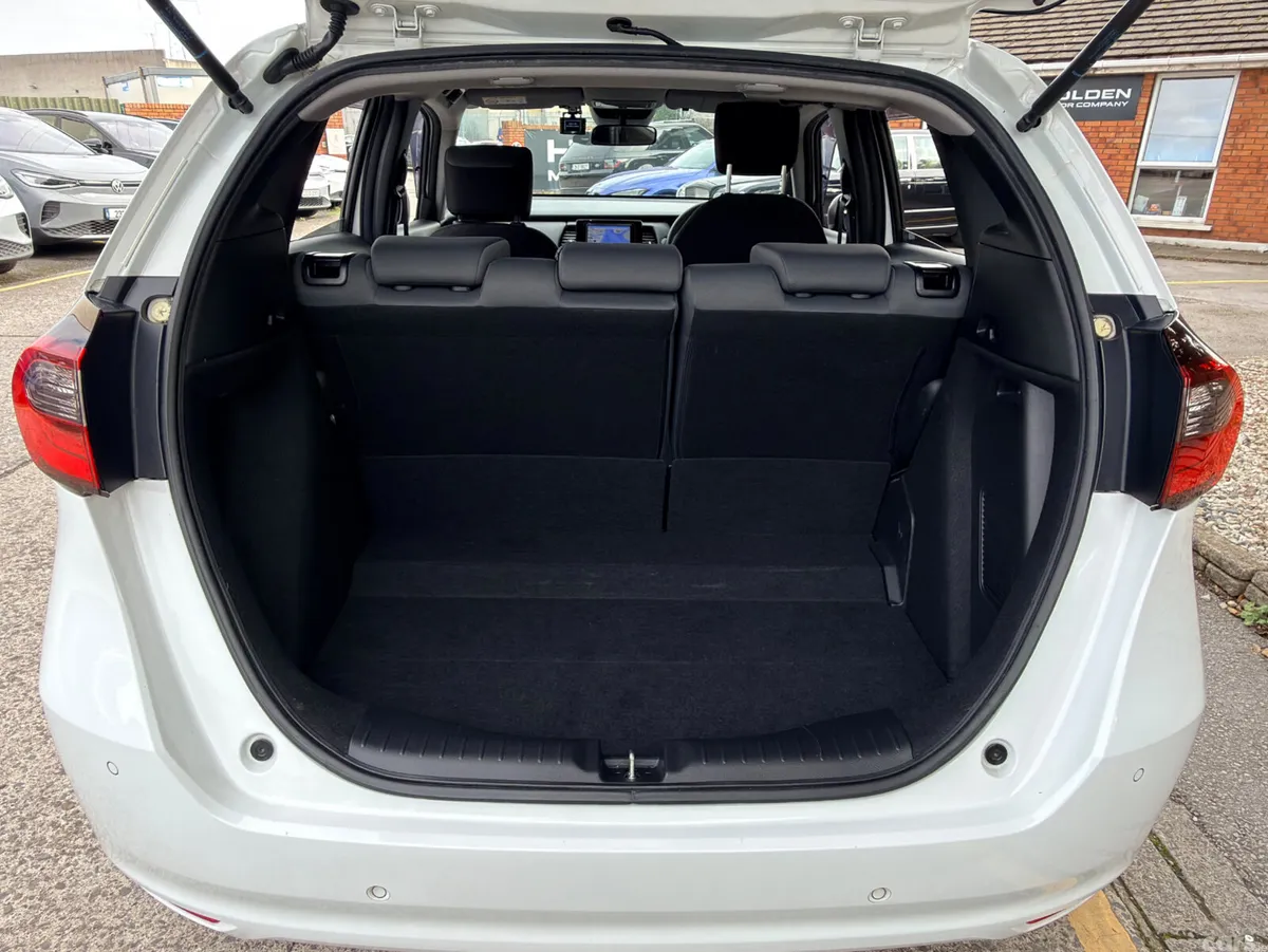 Honda Fit Hatchback, Petrol Hybrid, 2021, White