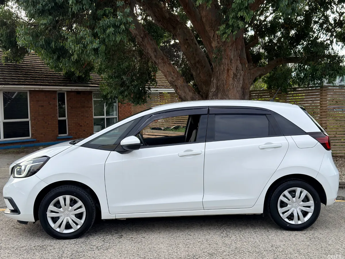 Honda Fit Hatchback, Petrol Hybrid, 2021, White