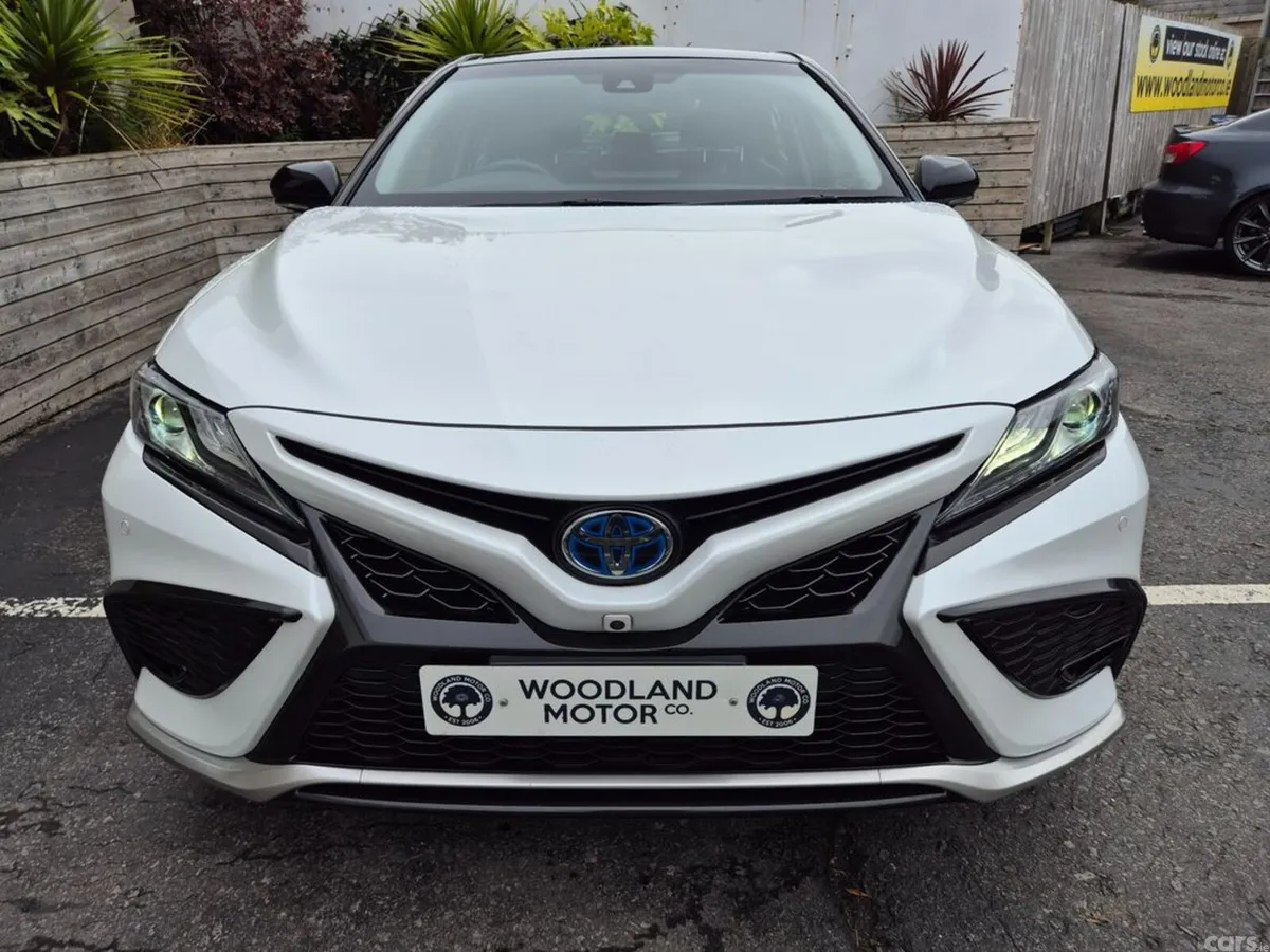 Toyota Camry Saloon, Petrol Hybrid, 2021, White