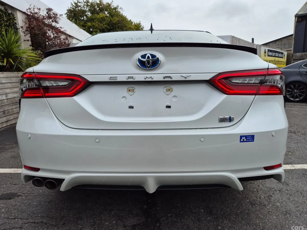 Toyota Camry Saloon, Petrol Hybrid, 2021, White