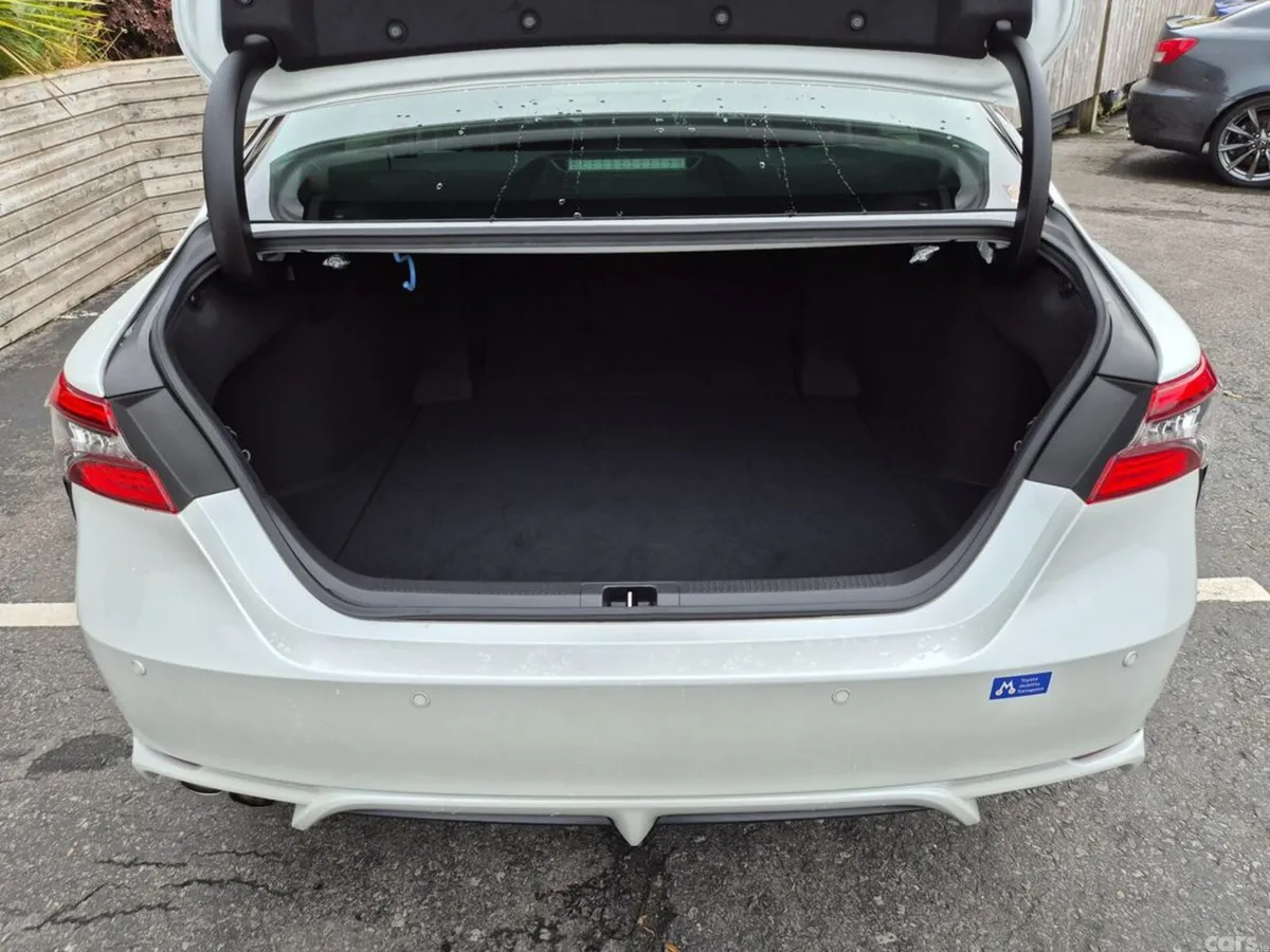 Toyota Camry Saloon, Petrol Hybrid, 2021, White