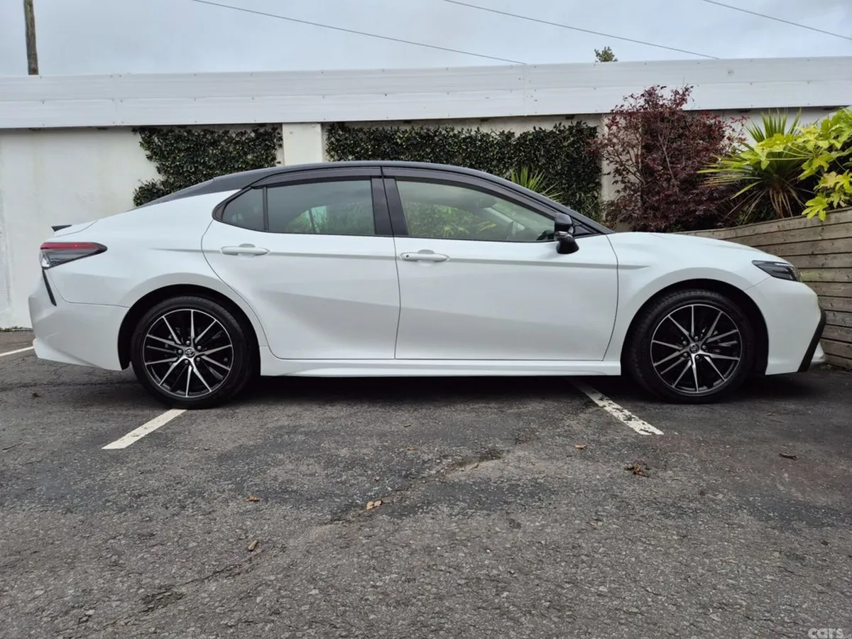 Toyota Camry Saloon, Petrol Hybrid, 2021, White