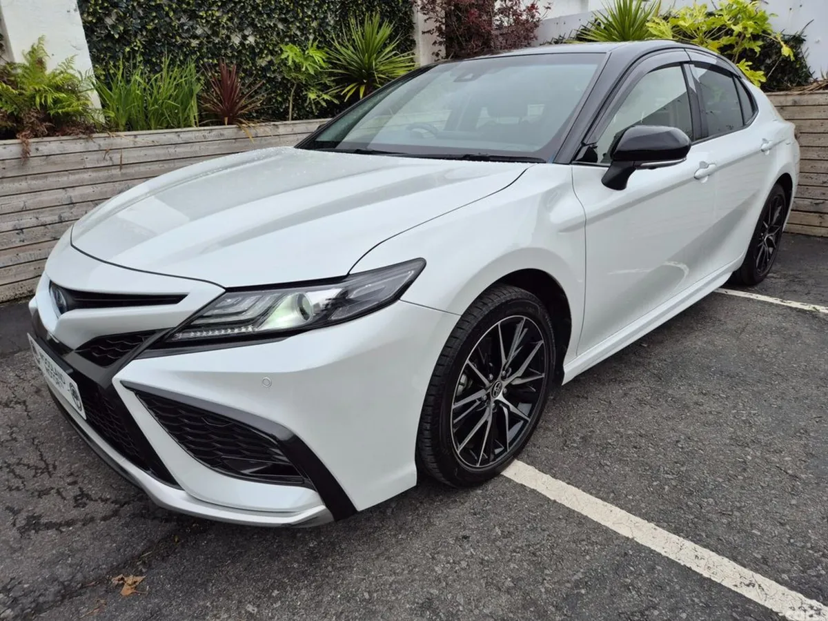 Toyota Camry Saloon, Petrol Hybrid, 2021, White