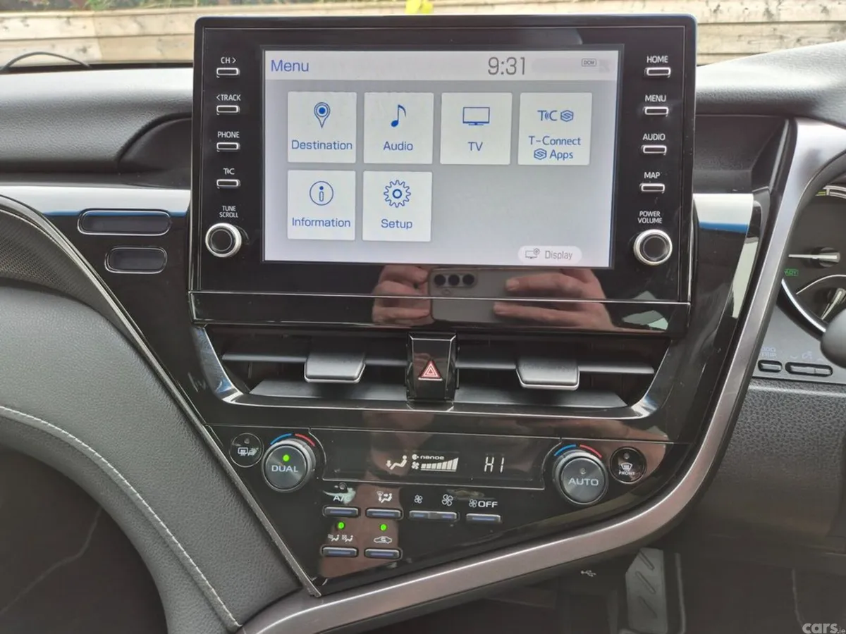 Toyota Camry Saloon, Petrol Hybrid, 2021, White