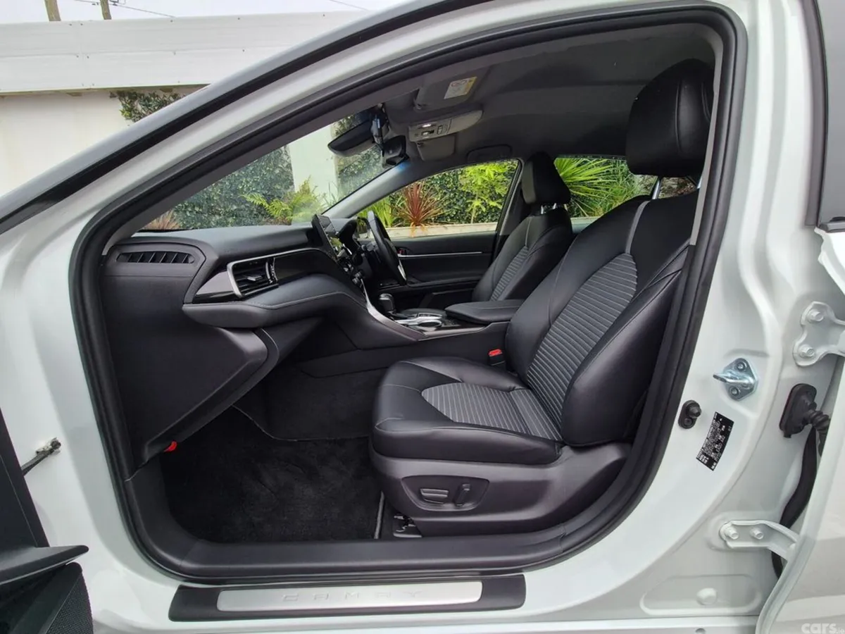 Toyota Camry Saloon, Petrol Hybrid, 2021, White