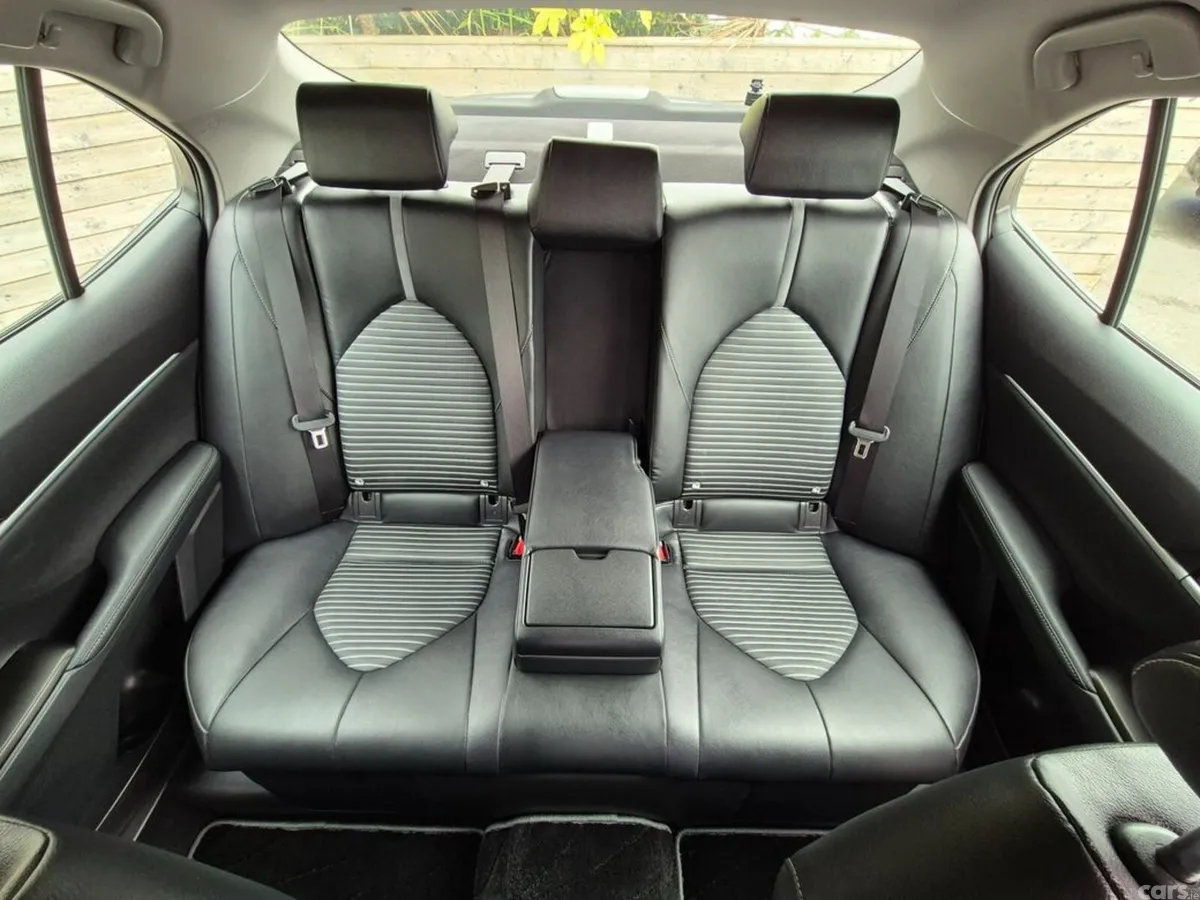Toyota Camry Saloon, Petrol Hybrid, 2021, White
