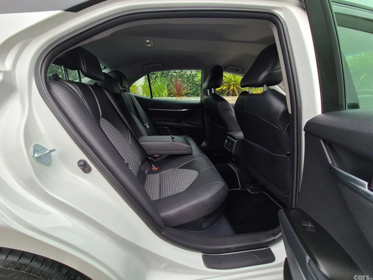 Toyota Camry Saloon, Petrol Hybrid, 2021, White
